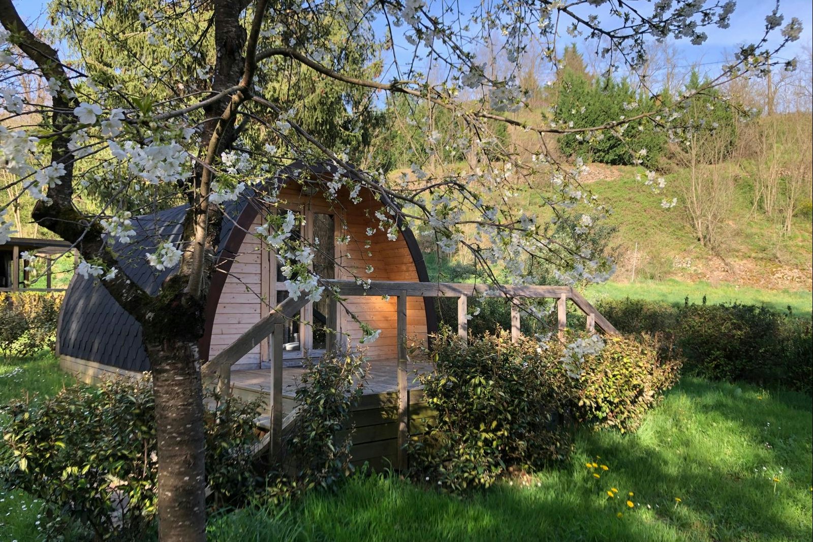 Camping les Berges du Doux - Mobilheim für zwei bis drei Personen auf dem Campingplatz