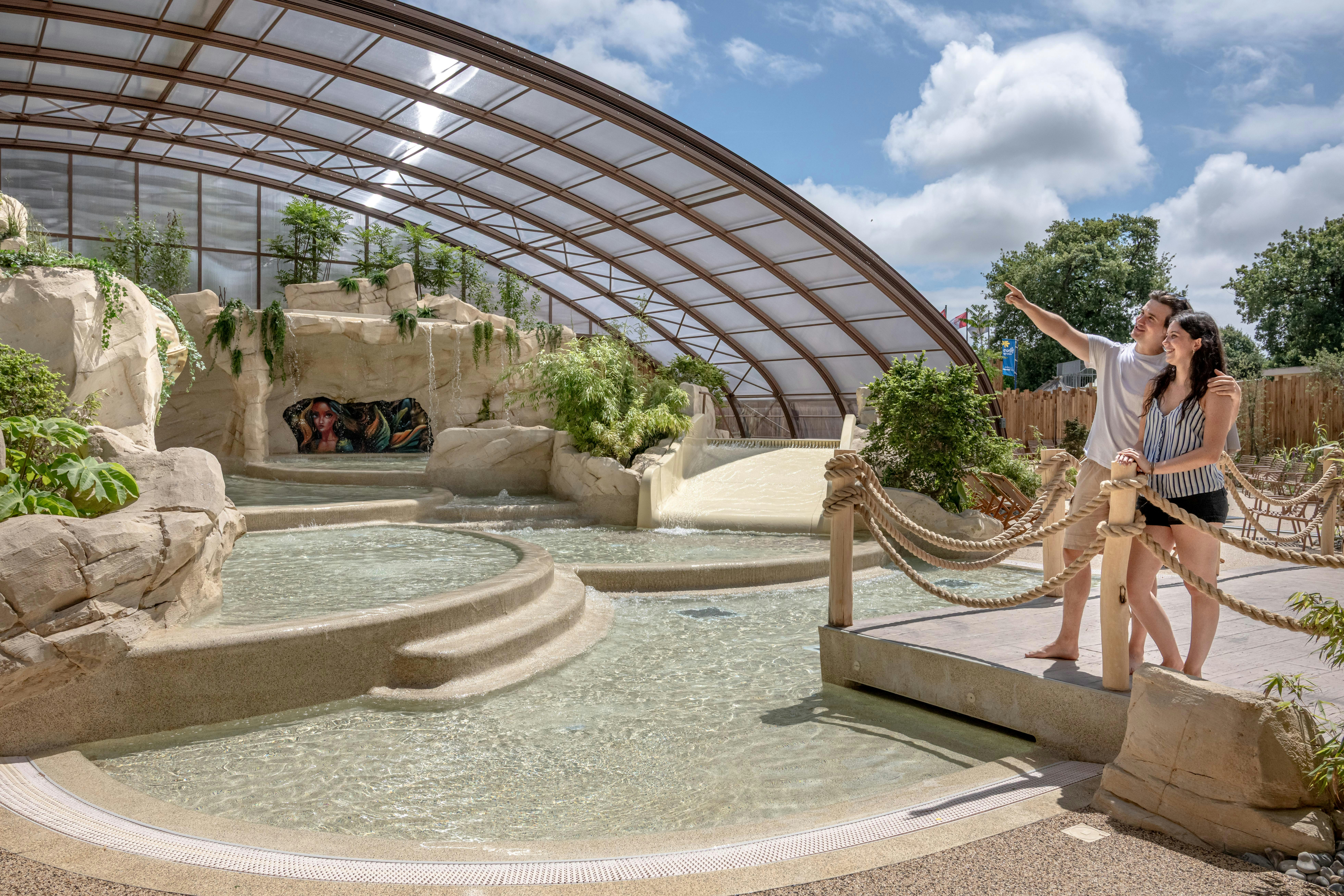 Flower Camping Au Bois des Biches - Freibad auf dem Campingplatz