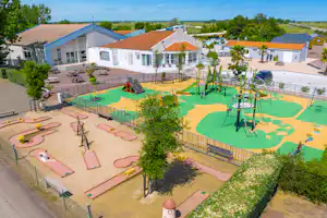 Camping LES BLANCS CHÊNES - Kinderspielplatz auf dem Campingplatz