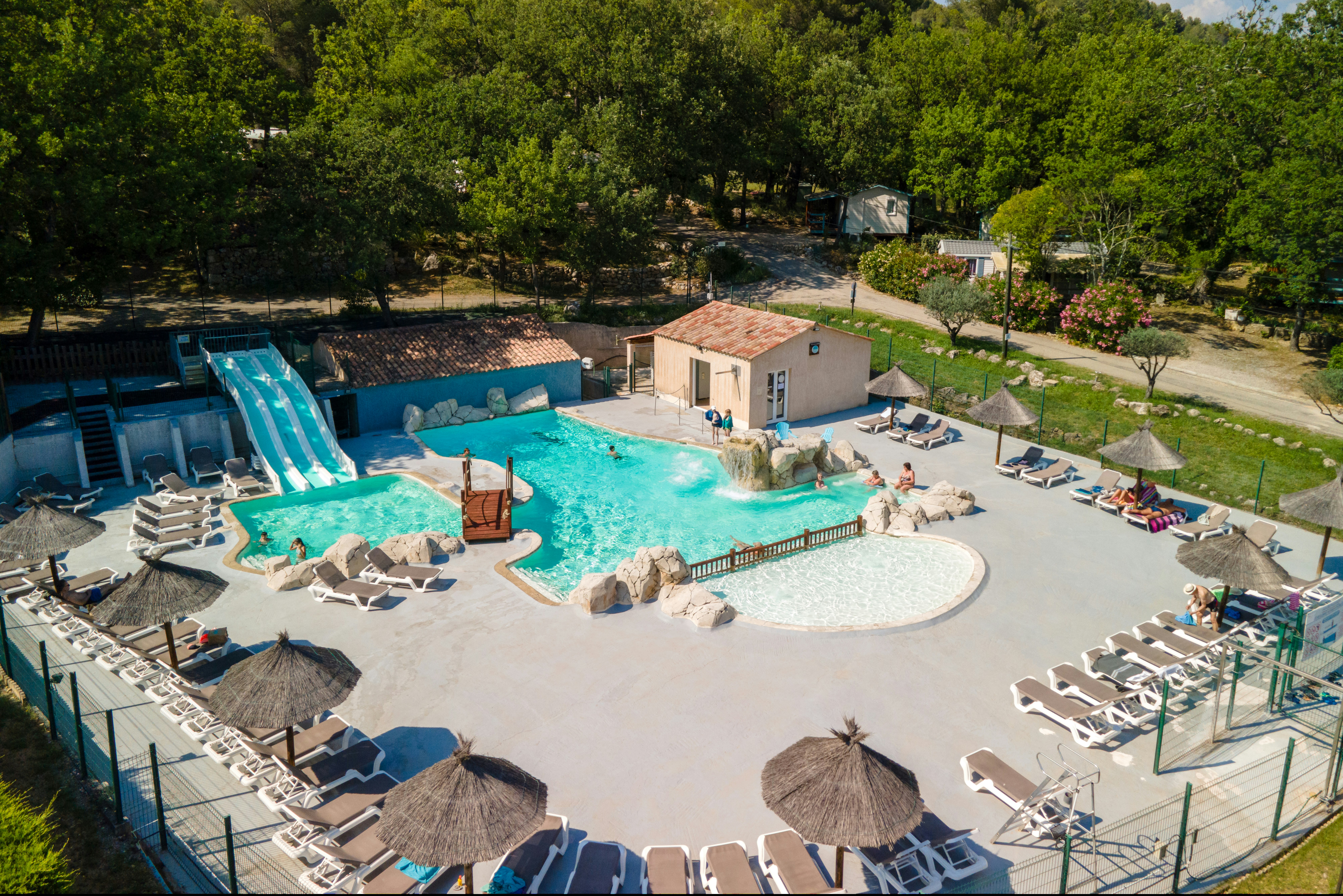 Camping Villaverde  Camping Les Blimouses - Blick auf das Freibad auf dem Campingplatz