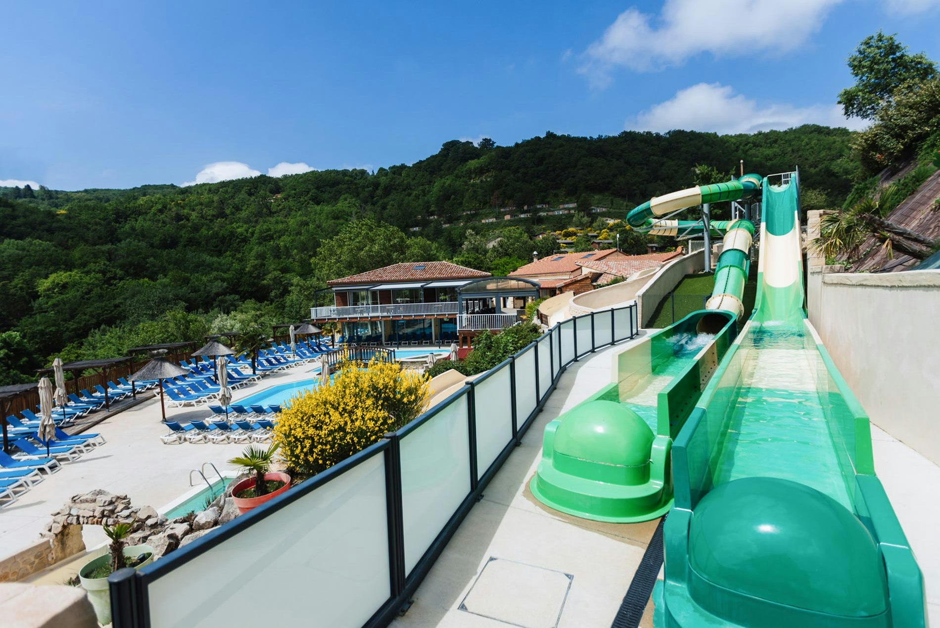 Yelloh! Village Les Bois du Châtelas  - Rutschen im Wasserpark des Campingplatzes