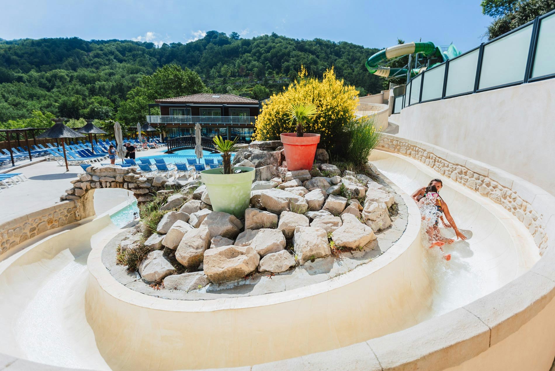 Yelloh! Village Les Bois du Châtelas  - Rutschen im Wasserpark des Campingplatzes