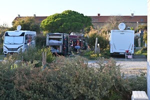 Camping Les Bois Flottés de Camargue - Blick auf Standplätze