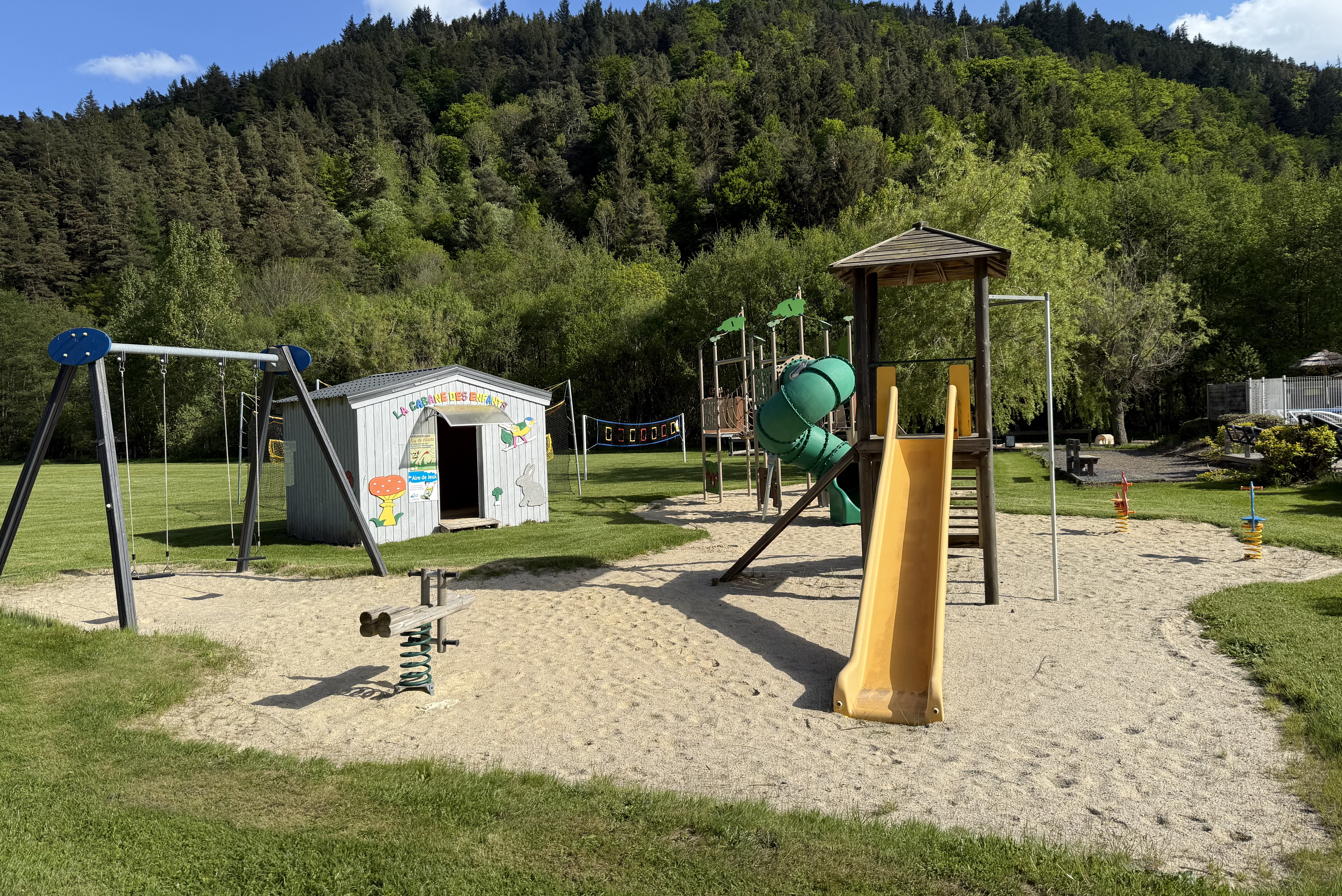 Camping Les Bombes  - Kinderspielplatz auf dem Campingplatz