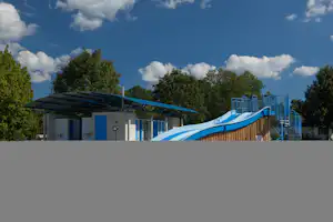 Camping Les Bords de la Loue - Wasserrutsche auf dem Campingplatz