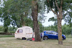 Camping Les Bords de Vienne - Standplätze auf dem Campingplatz