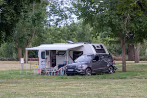 Camping Les Bords de Vienne - Standplätze auf dem Campingplatz