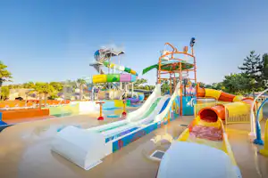 Camping Club MS Les Brunelles - Rutschen im Wasserpark des Campingplatzes