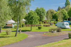 Camping Les Bruyères - Wohnwagen- und Zeltstellplatz im Grünen auf dem Campingplatz