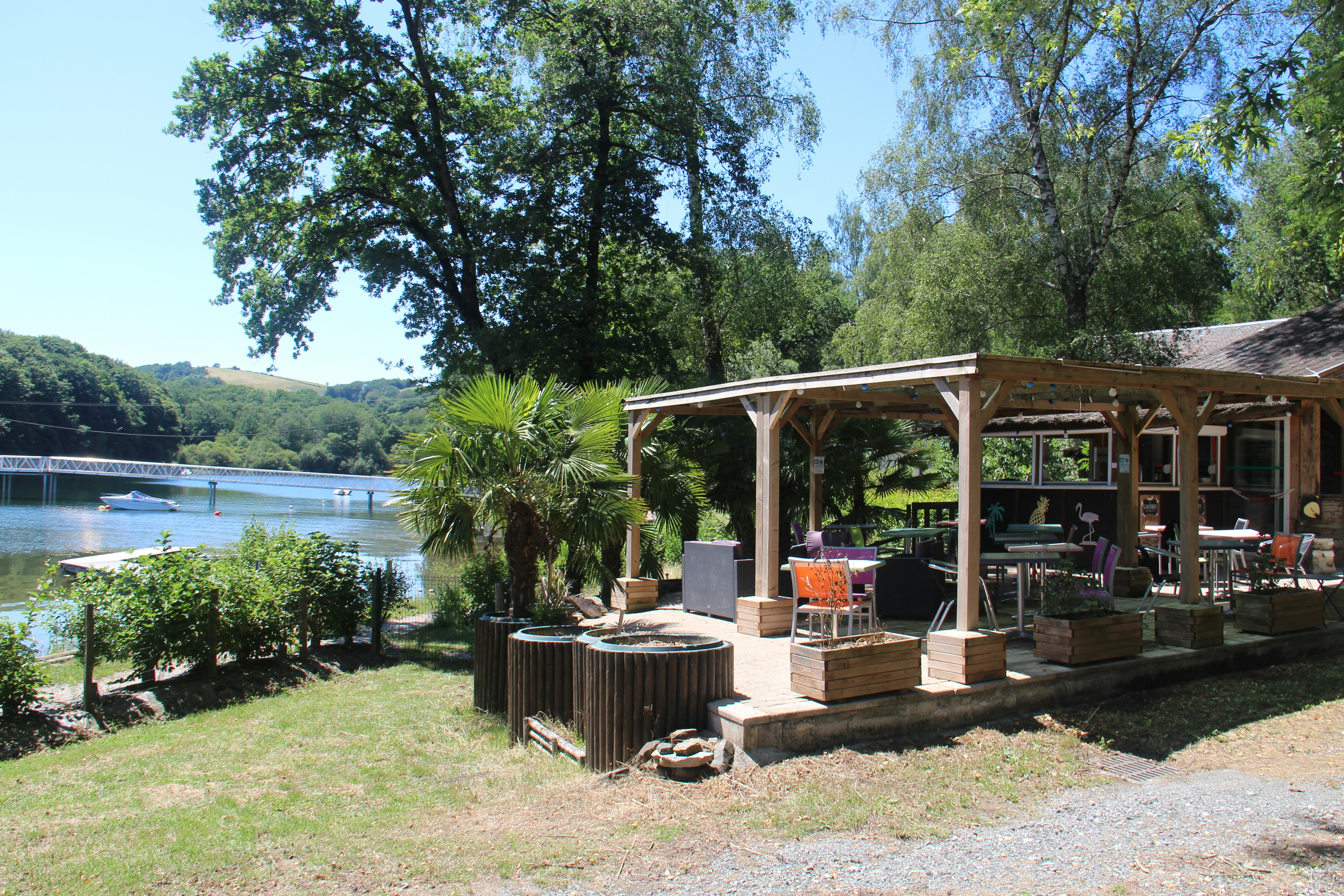 Camping Les Cantarelles  - Restaurant mit Terrasse auf dem Campingplatz