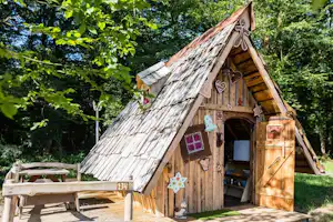 Camping Les Castors - Mobilheim vom Campingplatz mit Veranda im Grünen