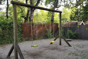 Camping Les Cent Chênes - Kinderspielplatz auf dem Campingplatz
