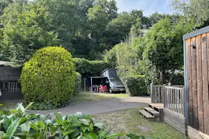 Camping Les Cent Chênes - Mobilheime und Standplätze auf dem Campingplatz