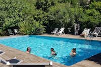 Camping Les Cent Chênes - Campinggaste am pool