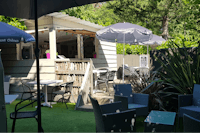Camping Les Cent Chênes - Mobilheime mit Terrasse und sonnenschirme