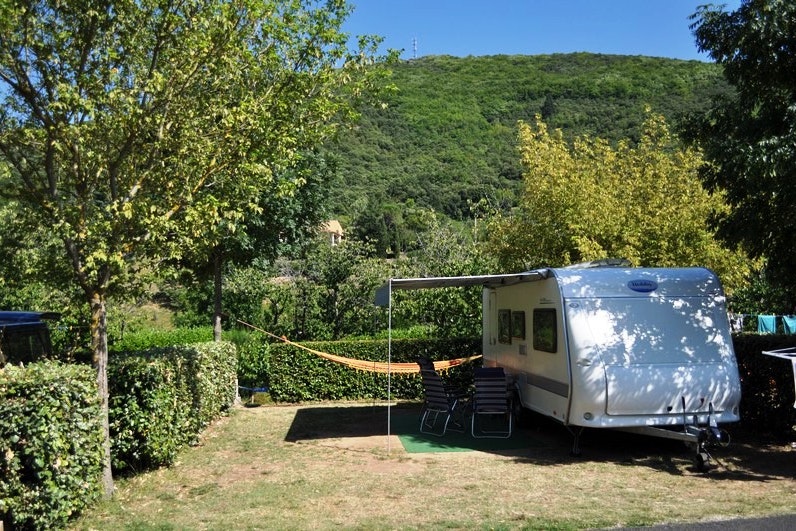 Camping Les Cerisiers du Jaur - Ein Wohnmobilstellplatz auf dem Campingplatz