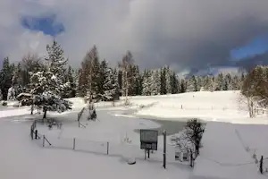 Camping Les Cerneux - Campingplatz im Winter
