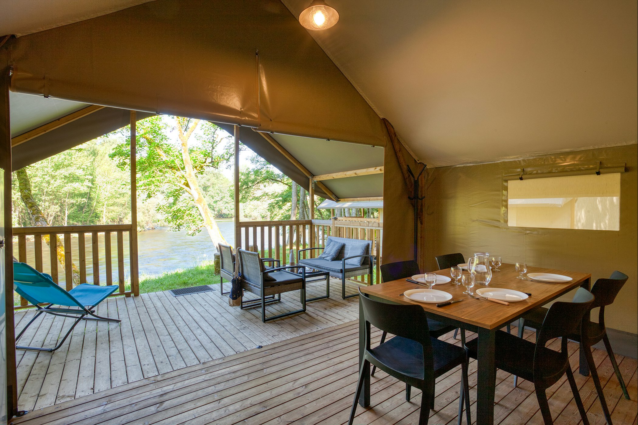 Camping Les Chalets sur la Dordogne  - Innenansicht eines Glamping-Zeltes