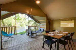 Camping Les Chalets sur la Dordogne - Innenansicht eines Glamping-Zeltes