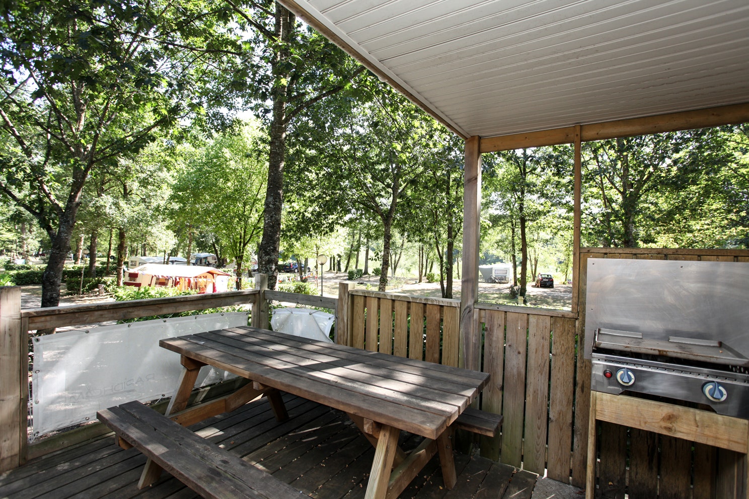 Camping Les Chalets sur la Dordogne - Terrasse vom Mobilheim