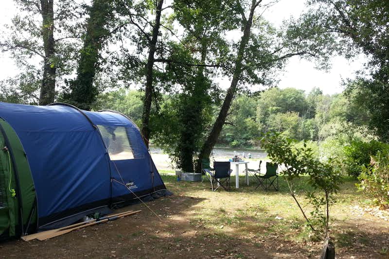 Camping Les Chalets sur la Dordogne - Zeltplatz an der Dore