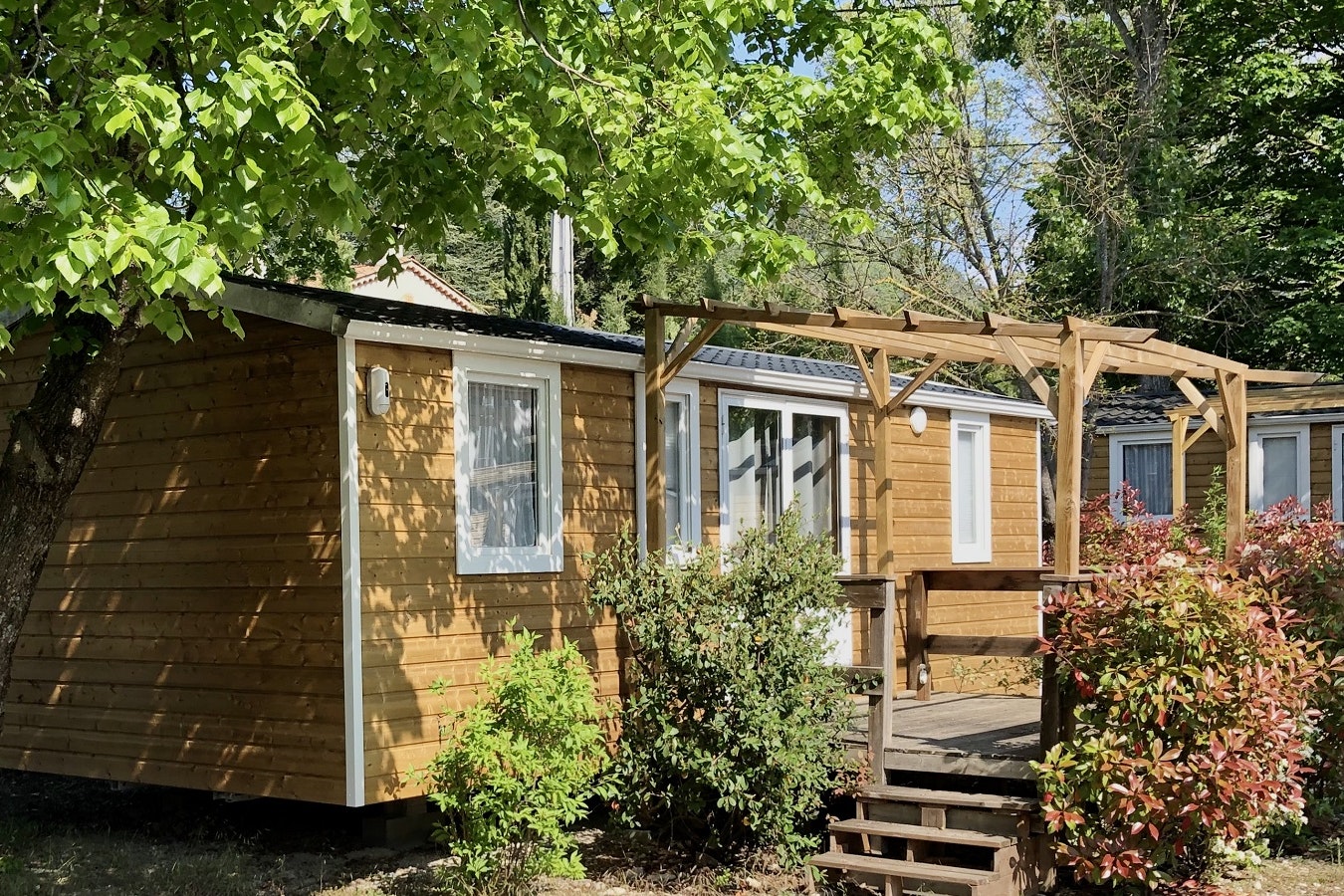 Camping Les Chapelains - Mobilheime mit Terrasse