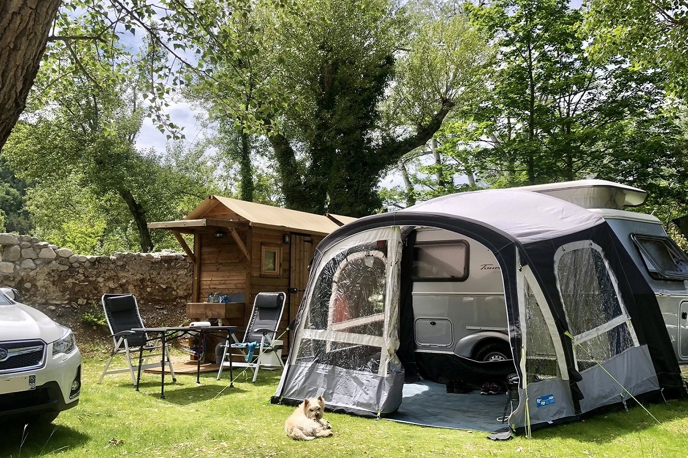 Camping Les Chapelains - Stellplatz auf der Wiese