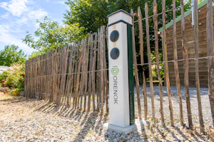 Camping Les Charmes - Stromanschlusssäule auf dem Campingplatz