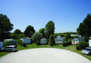 Camping Les Charmettes - Mobilheime auf dem Campingplatz