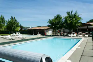 Camping Les Charmilles - Pool auf dem Campingplatz