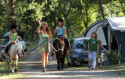 Camping Les Charmilles (Darbres)