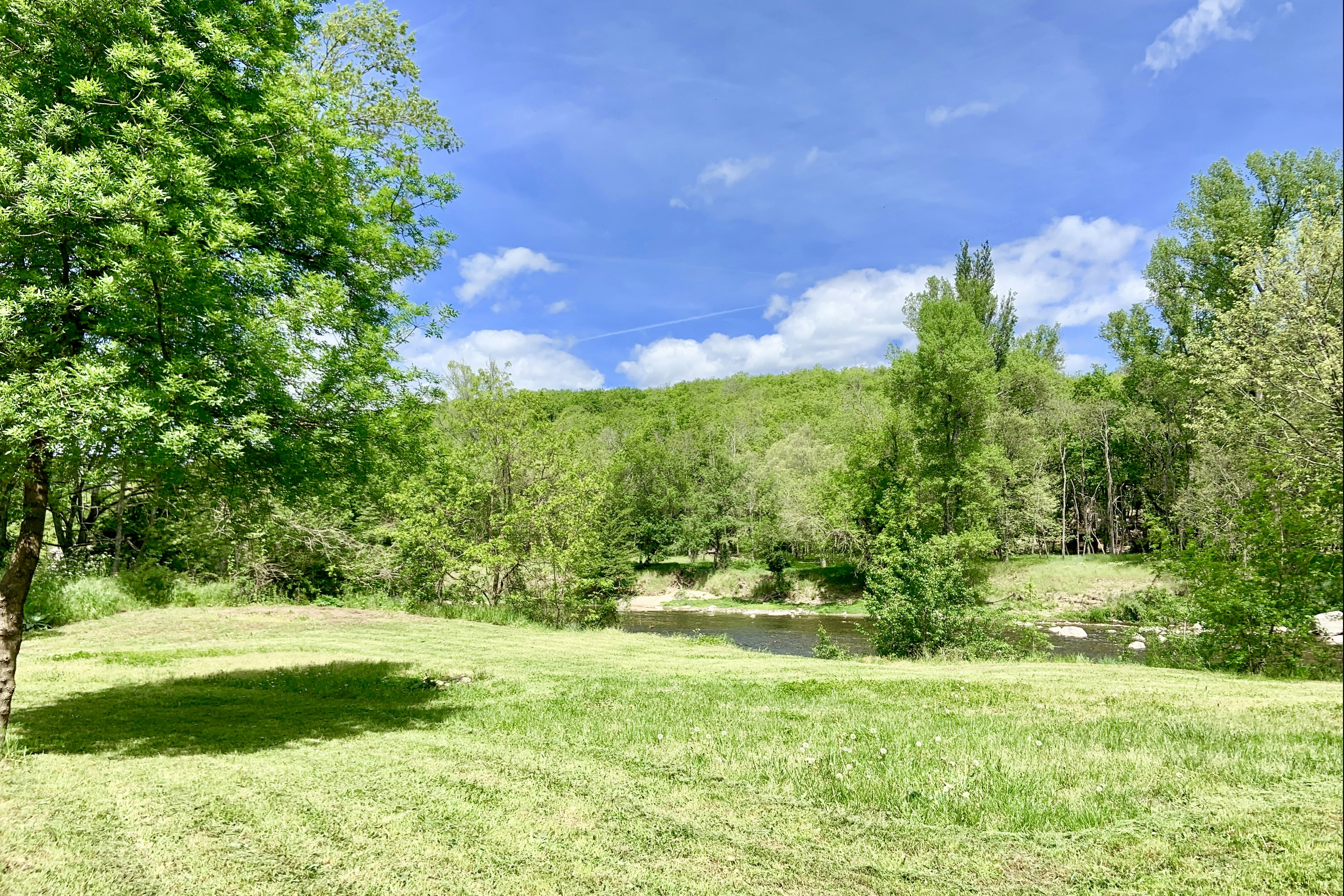 Camping les chênes - Blick auf den Fluss in der Umgebung des Campingplatzes
