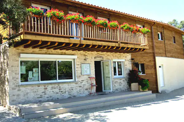 Camping Les Chênes (Junas)