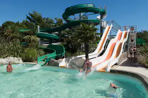 Camping Les Chouans - Wasserrutsche auf dem Campingplatz