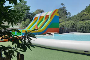 Camping Les Châtaigniers - Rutschen im Wasserpark des Campingplatzes