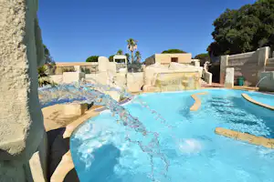 Camping Les Cigales - Pool auf dem Campingplatz