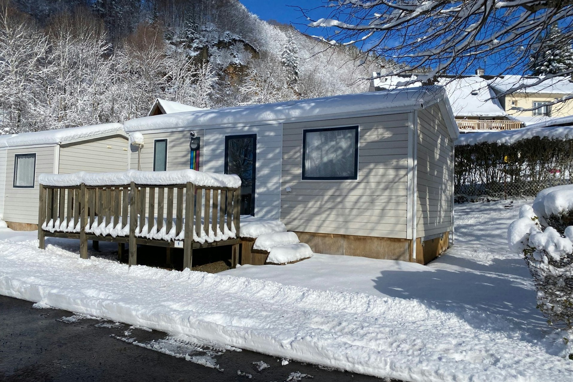 Camping Les Clarines - Blick auf ein Mobilheim im Winter
