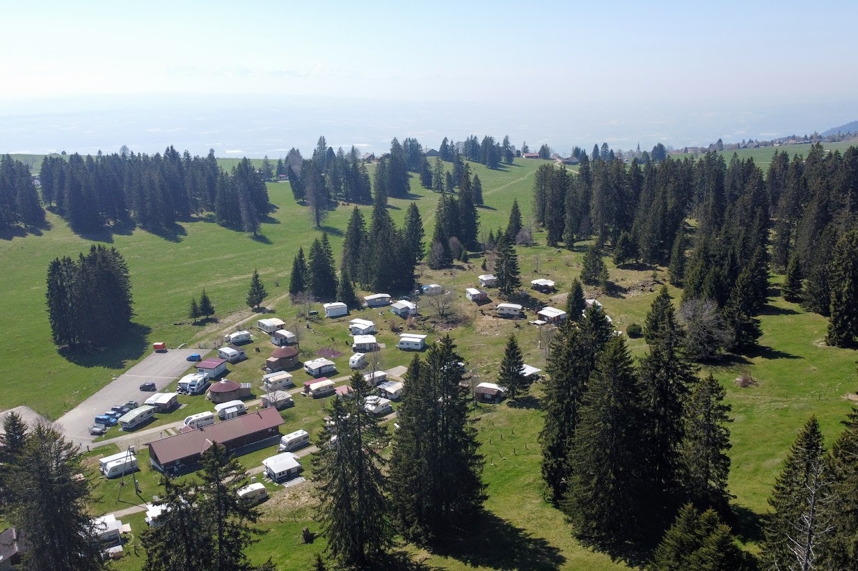 Camping Les Cluds  - Luftaufnahme des Campingplatzes