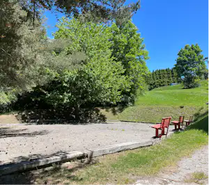 Camping Les Combes - Pétanque-Feld auf dem Campingplatz