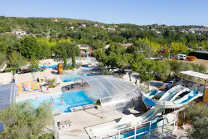 Camping Les Coudoulets - Teleskopischer Schwimmbadüberdachung auf dem Campingplatz