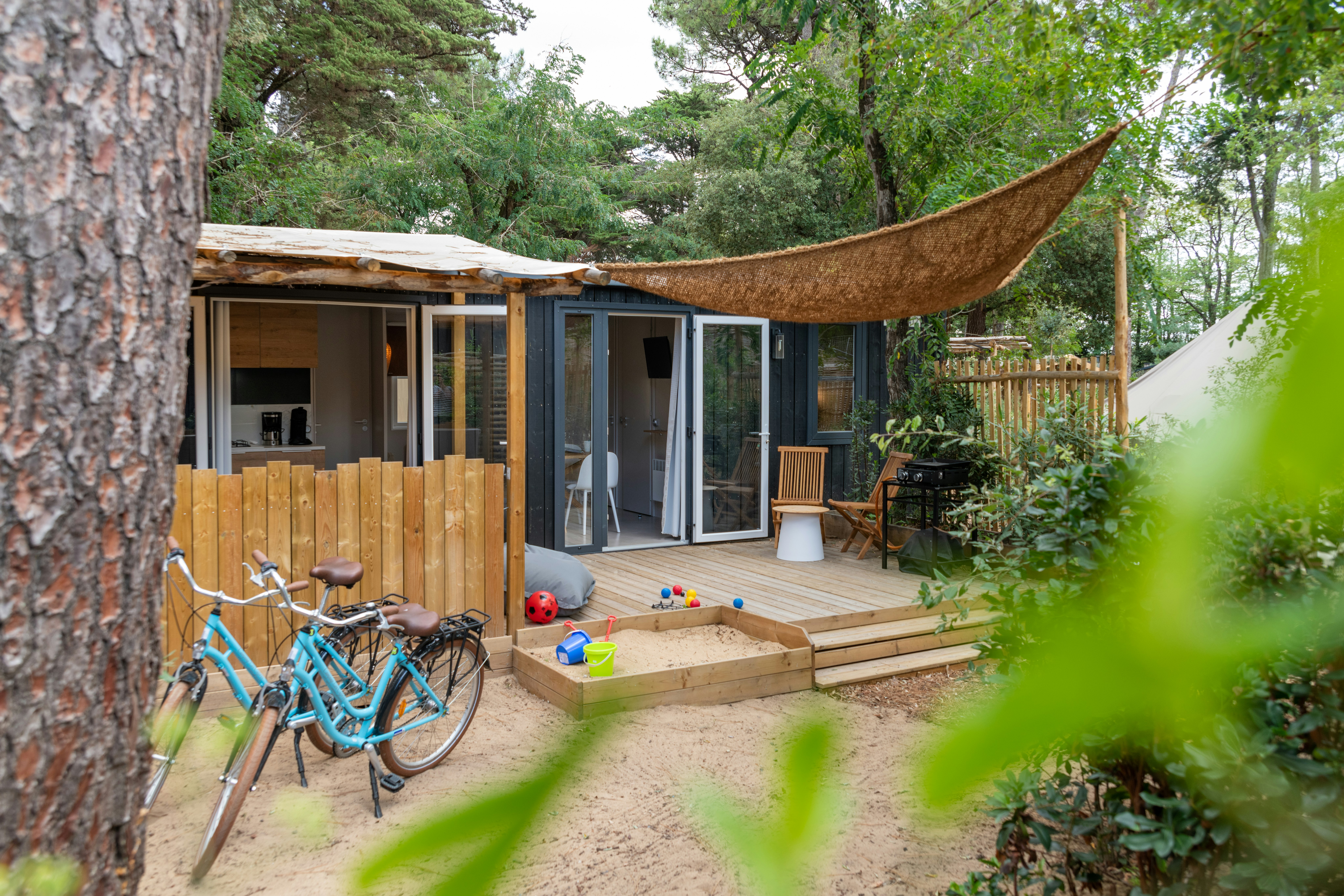 Camping Les Cyprès - Außenansicht eines Premium Mobilheims