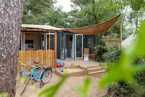 Camping Les Cyprès - Außenansicht eines Premium Mobilheims
