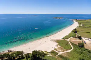 Camping Les Deux Fontaines - Strand in der nähe des Campingplatzes