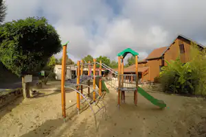 Camping Les Deux Vallées - Kinderspielplatz auf dem Campingplatz