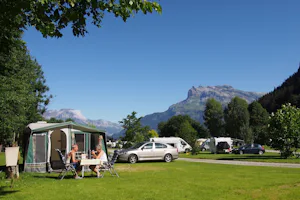 Camping Les Dômes de Miage - Wohnwagen- und Zeltstellplatz im Grünen mit Blick auf die Berge