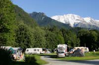 Camping Les Dômes de Miage -  Wohnwagen- und Zeltstellplatz mit Blick auf die Berge