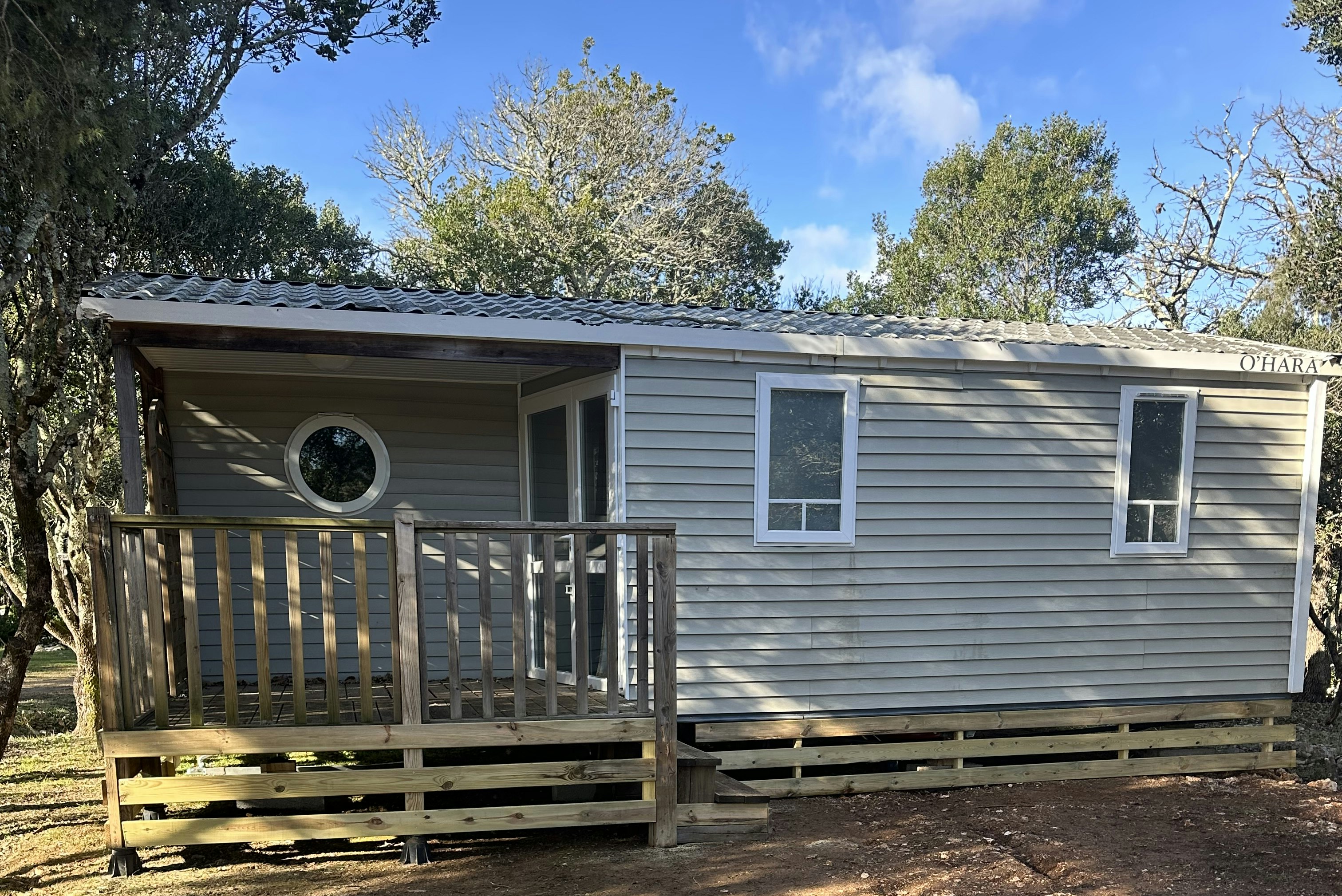 Camping Les Dolmens  - Mobilheim auf dem Campingplatz