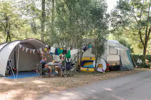 Camping Les Drouilhèdes - Zeltplatz und Wohnwagenstellplatz im Grünen auf dem Campingplatz