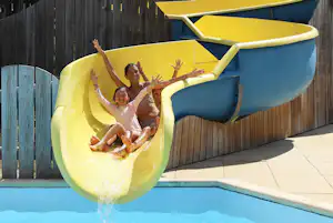Flower Camping Les Dunes - Rutschen im Wasserpark des Campingplatzes