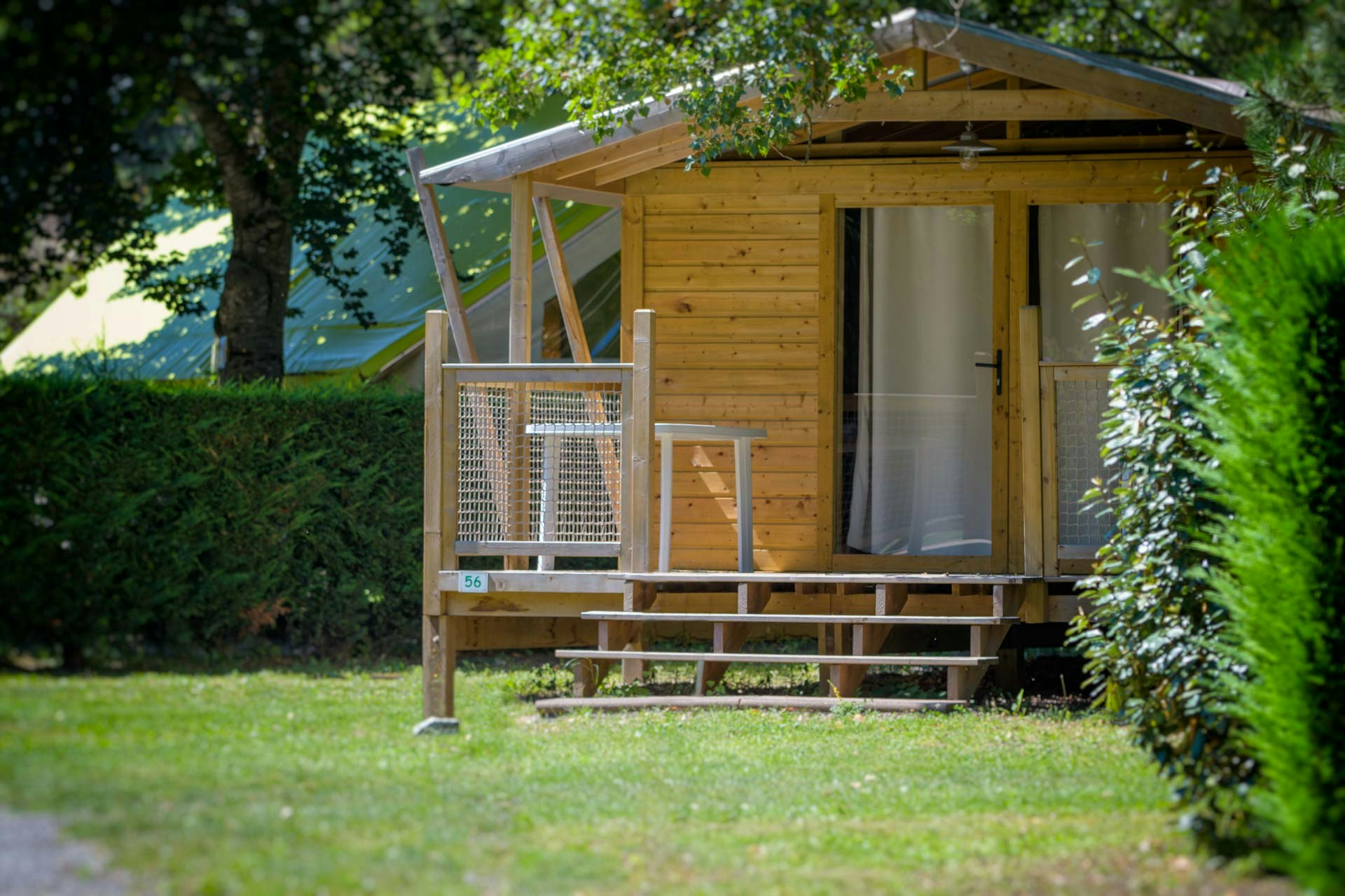 Camping Les Eaux Chaudes - Mobilheim auf dem Campingplatz